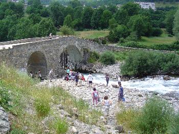 Le pont avec le barrage