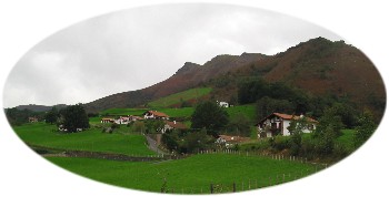 Les crêtes d'Iparla depuis le fronton de Bidarray