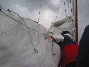 Il y a un noeud à la grand'voile !