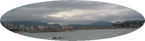 La baie de Saint Jean de Luz et les Pyrénées