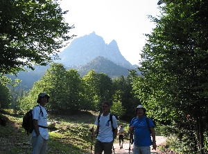 En arrière-plan, le pic du midi d'Ossau